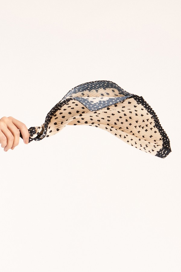 13472-1 Puantiye Desenli Pliseli Saten Bandana Fular 50x50 cm