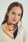 13483 Patchwork Desenli Turuncu Saten Bandana Fular 50x50 cm