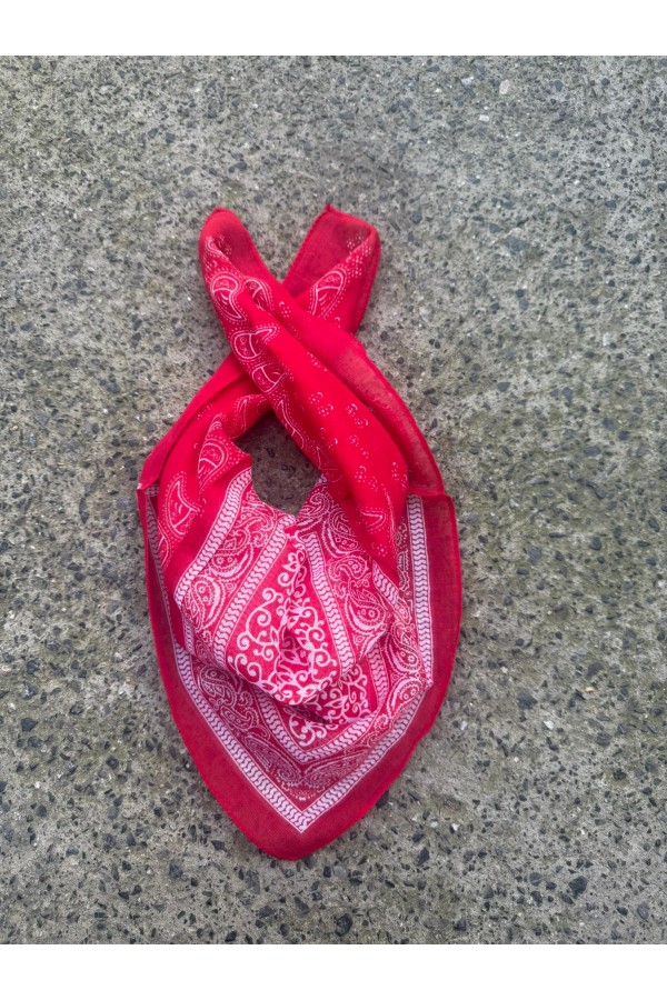 13912 Patch Desenli Koton Kırmızı Bandana Fular 50x50 cm