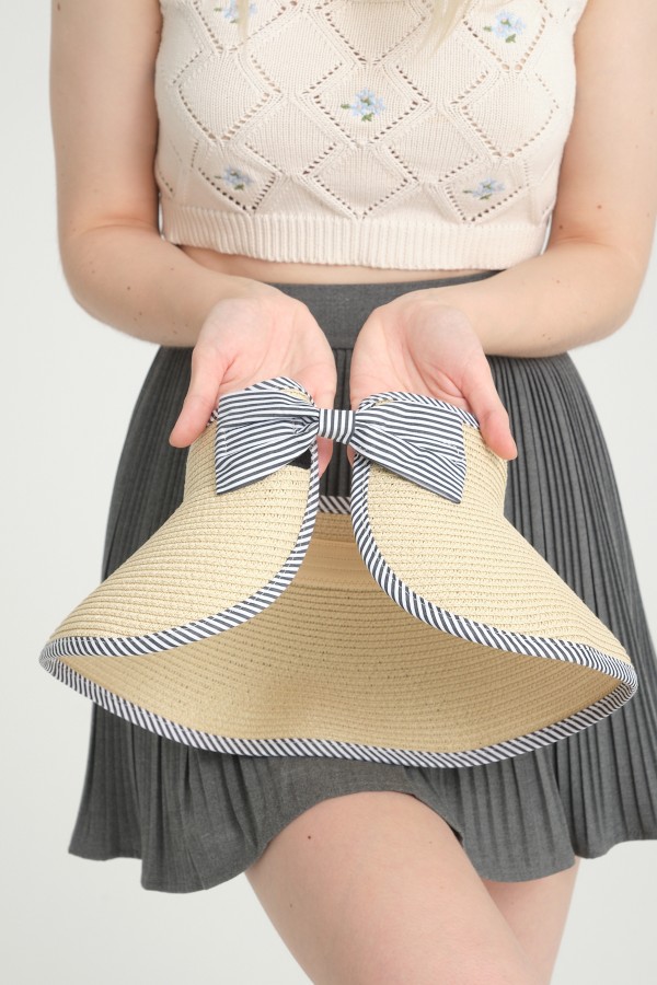 14531 Siyah Beyaz Çizgili Fiyonklu Bej Üstü Açık Geniş Hasır Vizör Şapka