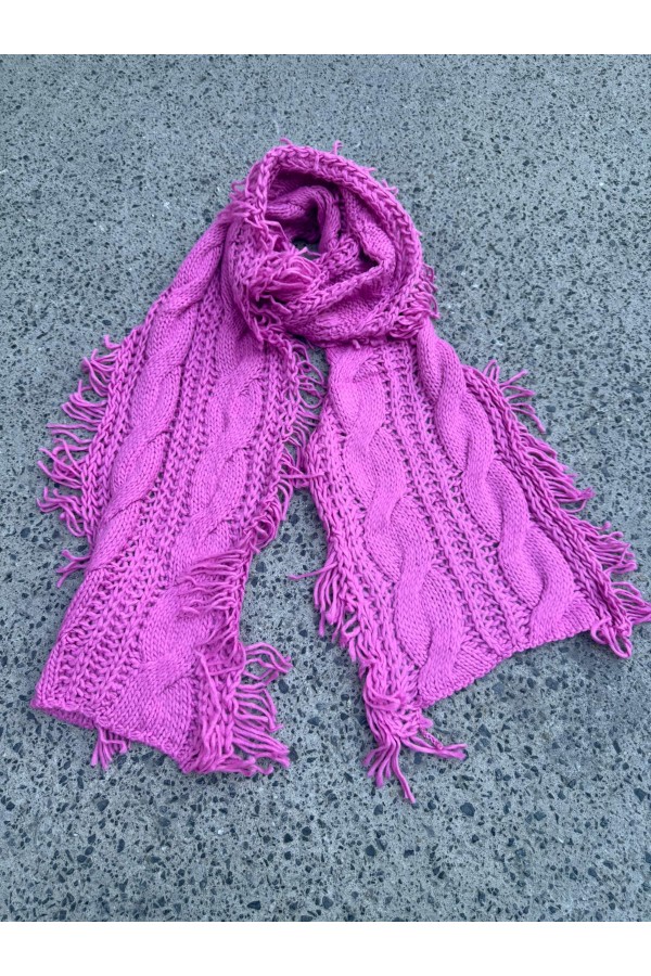 14810 Saçaklı Geniş Örgülü Fuşya Yumuşak Dokulu Triko Atkı 30x180 cm 14810 Saçaklı Geniş Örgülü Fuşya Yumuşak Dokulu Triko Atkı 30x180 cm