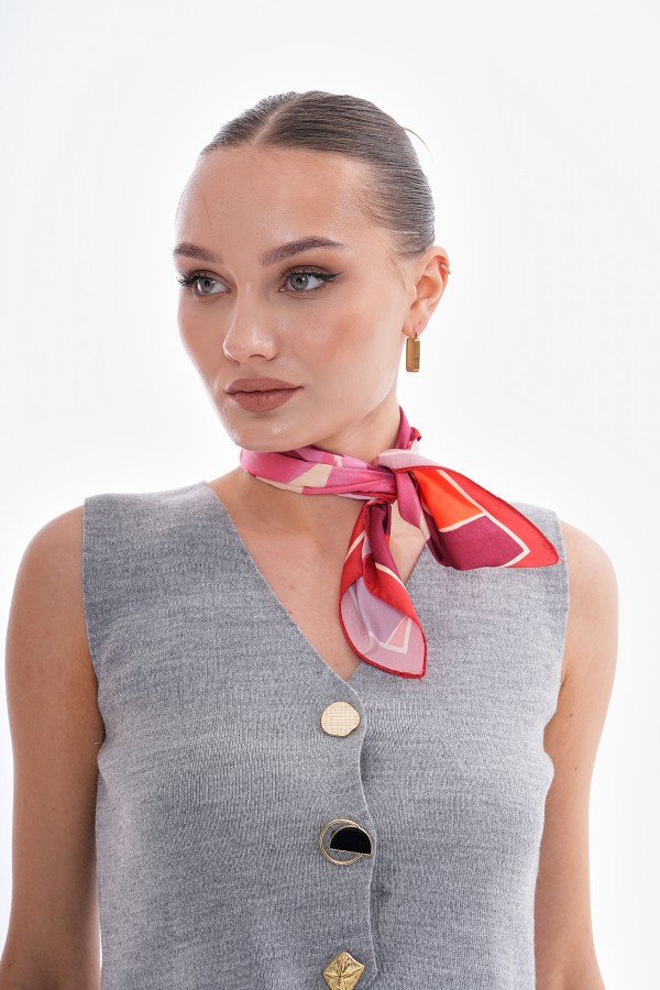 15317 Çiçek Desenli Kırmızı Saten Bandana Fular 50x50 cm