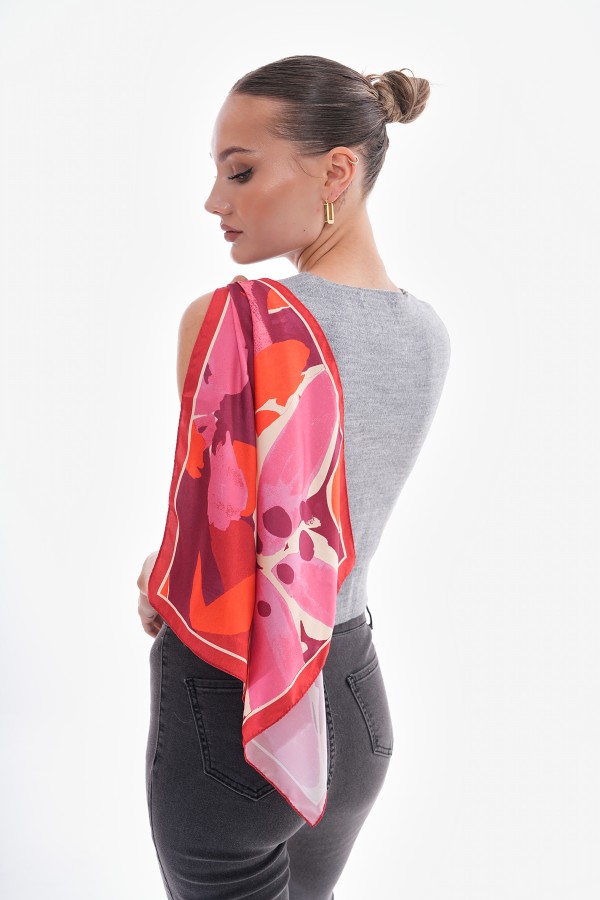 15317 Çiçek Desenli Kırmızı Saten Bandana Fular 50x50 cm