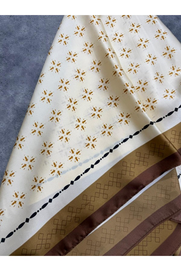 15329 Kar Tanesi Desenli Ekru Bandana Fular 90x90 cm