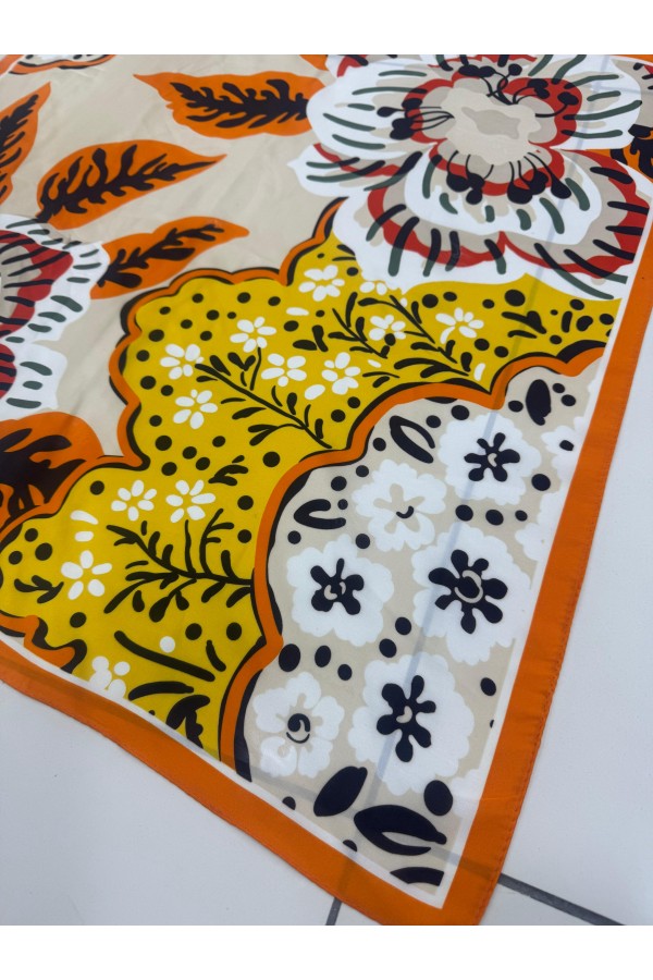 15369 Turuncu Çiçek Desenli Bandana Fular 70x70 cm