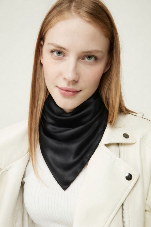 15404 Siyah Bandana Fular 90x90 cm