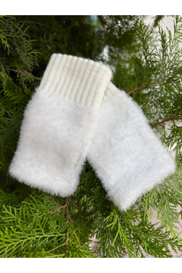 Ecru Gloves, 100% polyester plush