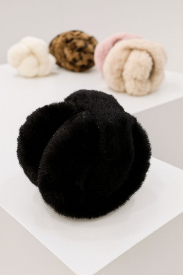 Peluş Siyah Kulaklık, %100 Polyester Peluş
