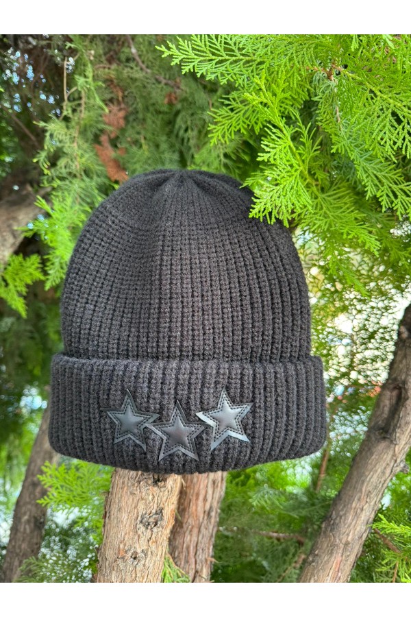 Black Star-Detail Knit Beanie - Nesvay Black Star-Detail Knit Beanie, 100% acrylic